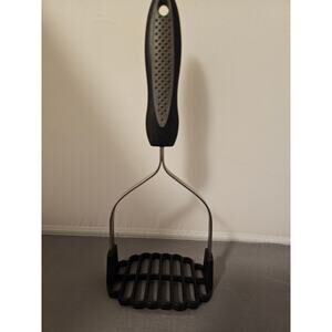 Stainless Steel 10" Potato Masher w/Black single hole plastic handle